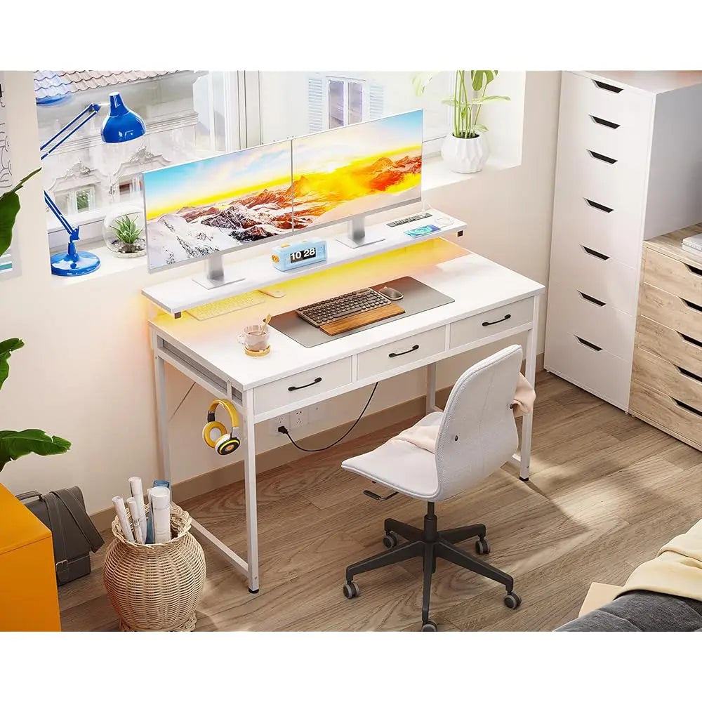 Hign-concerned Computer Desk With USB Ports And Led Lights