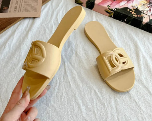 Women's Non Slip Flat Sandals for Beach and Leisure