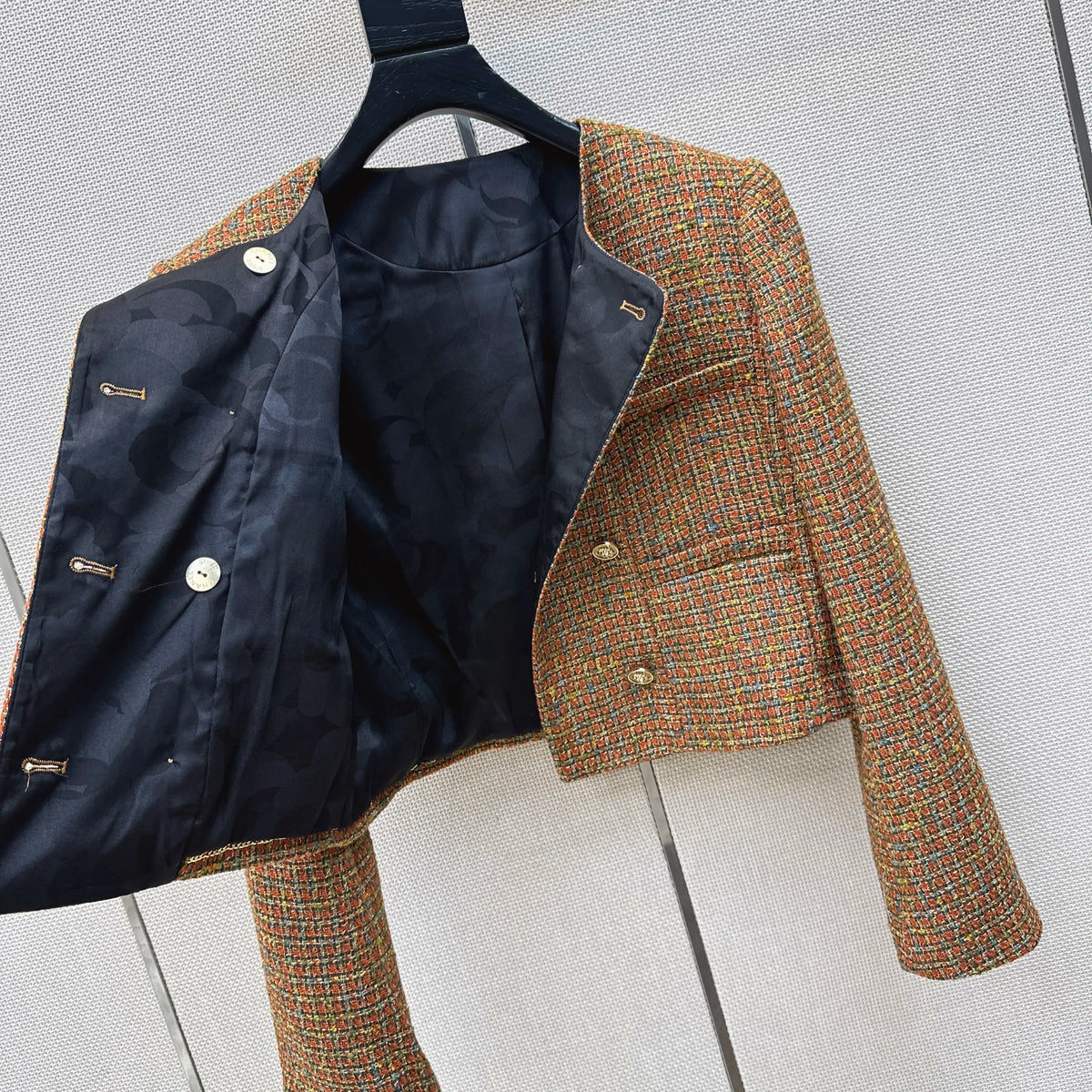 2026 Women Tweed Jacket Round Neck Sequin Woven Fabric Stereo Embossed Buttons 3D Stereo Tailoring Cropped Outerwear