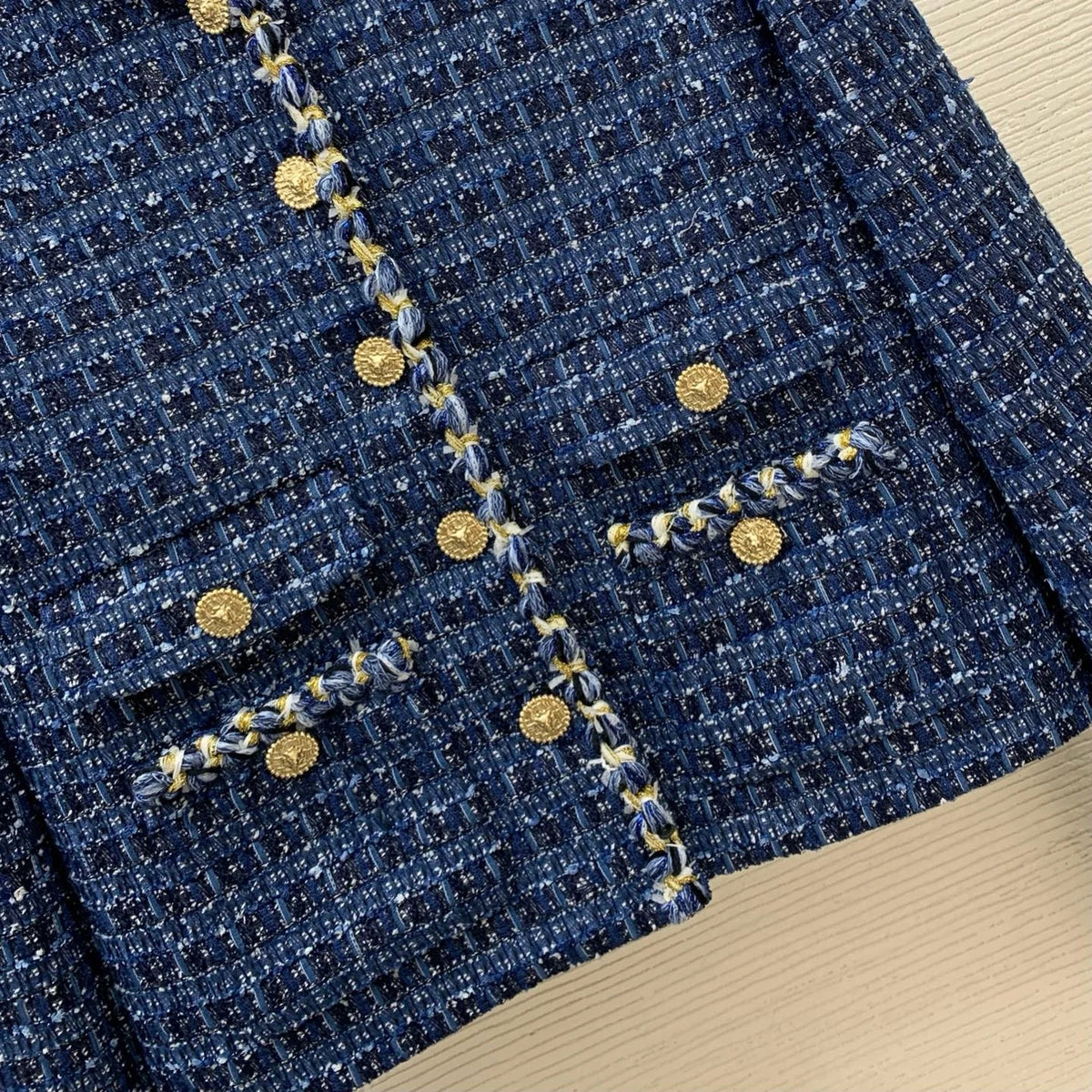 2026 Women Tweed Jacket Cropped Round Neck Long Sleeve Hem Metal Chain Braided Trim Gold Relief Buttons