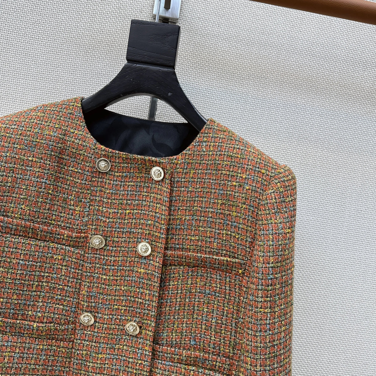 2026 Women Tweed Jacket Round Neck Sequin Woven Fabric Stereo Embossed Buttons 3D Stereo Tailoring Cropped Outerwear