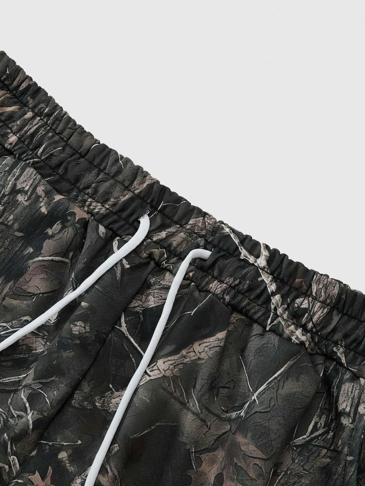 NONECN Men's Camouflage Leaf Patchwork Sweatpants With Pockets